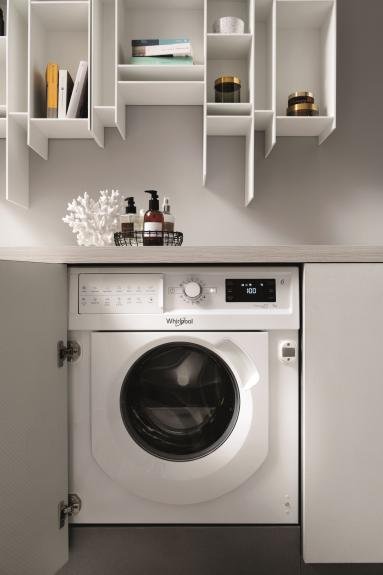 Встраиваемая стиральная машина Whirlpool WMWG71484E